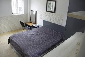 cho thuê căn hộ ban công, q1, đường cmt8, gần chợ bến thành, ngã sáu phù đổng, chợ bến thành