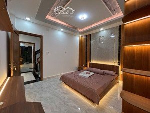 bán gấp nhà siêu phẩm gần mặt tiền trường chinh, 5 tầng, 4x17, 68m2, 4pn, giá 7.9 tỷ.