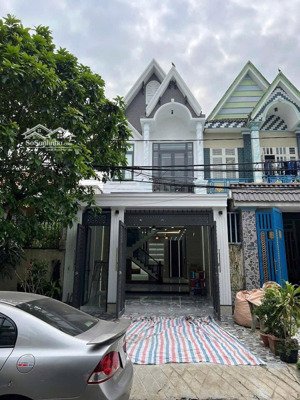 vội ! bán nhà 43m2 xây 2 tầng đường phạm văn đồng,bình thạnh giá 3tỷ150. gần emart. hẻm 4m.sổ riêng