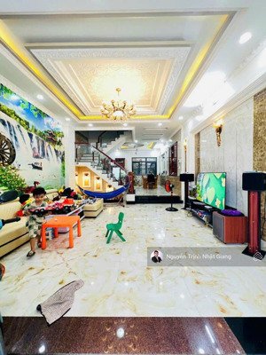 cho thuê nhà nguyên căn kết cấu 4 tầng, đường nhựa 7m. 16tr/tháng