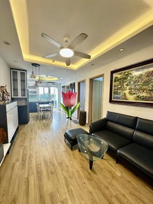 căn hộ full đồ giá rẻ top dự án 2 ngủ 2wc gần 65m2 tường giá 3 tỷ 1 thu về