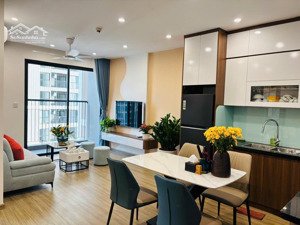 với giá 10.5tr tôi cần cho thuê căn 2 ngủ khu vinhome smart đầy đủ nội thất sạch đẹp lh: 