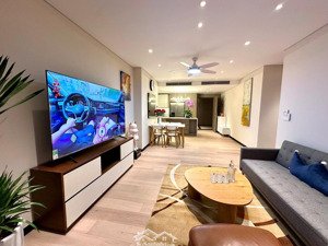 chính chủ bán căn hộ 2 phòng ngủ, 76m2 chung cư center point, số 110 cầu giấy. lh 