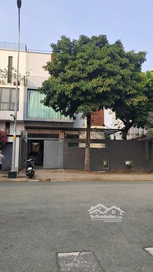 biệt thự vị trí đẹp nhất khu phú mỹ đường số 1 - giá bán: 35 tỷ