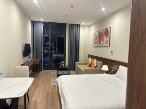 em chính chủ cần thanh khoản nhanh căn studio tòa icon40 hạ long. ba bước chân ra biển