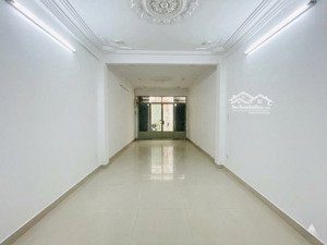 bán nhà cmt8 giá 9.8tỷ 3 tầng 4.1 x 18m, hxh quay đầu gần vòng xoay dân chủ