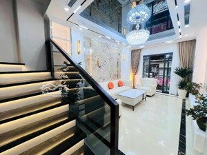 bán nhà đường hoàng quốc việt, xây 6 tầng thang máy, đường ô tô tránh nhau