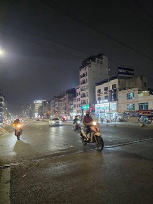 bán toà nhà 10 tầng phố kim đồng, hoàng mai, dòng tiền 250tr/ tháng .