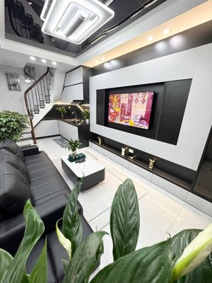 bán nhà bạch đằng, 26m2, 5 tầng, nhà đẹp, lô góc thoáng sáng, sát phố, giá 5.15 tỷ