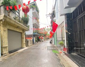 cho thuê nhà nguyên căn khu phân lô 918 phúc đồng - long biên
dt : 100m x 3 tầng , giá 13tr/thg