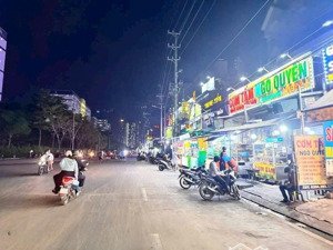 mặt tiền đường ống nước làng đại học ký túc xá kinh doanh buôn bán sum . 105m2 giá 5.9 tỉ