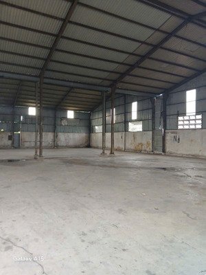 cần cho thuê nhà xưởng cũ chi 2000m