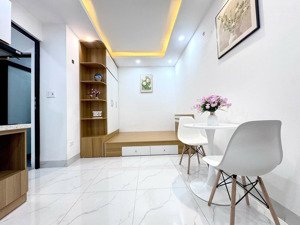 bán căn hộ ccmn xuân thủy - hồ tùng mậu gần mặt đường, full nội thất.