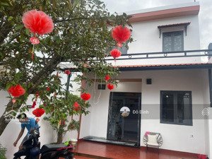 cho thuê nhà 2 tầng sân vườn - 3pn - 2wc - gần trường đại học fpt