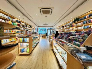 bán toà nhà siêu phẩm building 10 tầng, phố chùa láng, doanh thu 250tr/ tháng. mặt tiền quyền lực.