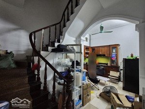 phố nguyễn bặc . công viên trước nhà. thoáng sáng vĩnh viễn. ô tô tránh+ vào nhà: 45m. 5 tầng.