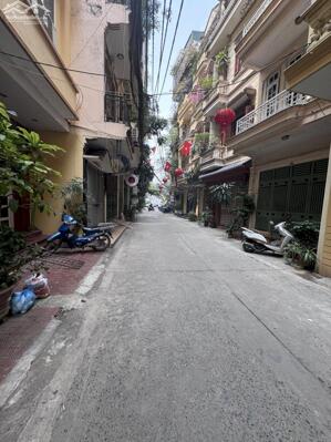 BÁN NHÀ NGÕ 1142 ĐÊ LA THÀNH BA ĐÌNH - NGÕ PHÂN LÔ Ô TÔ Ô TÔ TRÁNH KINH DOANH: 63M2 - 26.95 TỶ