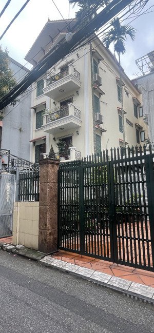 siêu phẩm sân vườn 172m2 nguyễn văn cừ long biên 5 tầng thang máy, oto vào nhà nhỉnh 42 tỏi