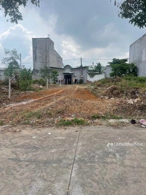 ngợp lô đất cần bán ở ni7a chánh phú hoà dt300m2 shr công chứng ngay