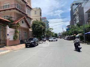 nhà mới ở ngay-xe hơi bỏ trong nhà - khu biệt thự kiều đàm sang trọng-q7 -chỉ 10t