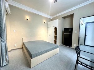 khai trương căn hộ cửa sổ lớn, bancon, máy giặt riêng, 40m2 gần ngã tư hàng xanh giáp q1 q2