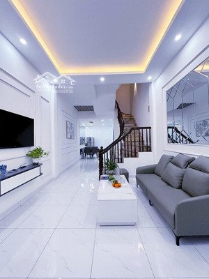 bán nhà địnhcông 50m2 x5t, giá chỉ 9.26 tỷ,ngõ nông,gần oto,ở luôn,sđcc