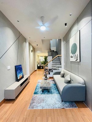 nhà phố xây mới trệt 3 lầu 4pn phan huy ích ngay siêu thị emark