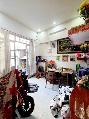 cách 200 m đến siêu thị - gần trường - khu phố yên tĩnh - nằm trong khu vực chợ phú lâm - hơn 3 tỷ