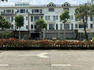 bán nhà trục chính kinh doanh geleximco (d28 ô13) dt 144m - mt6m - đường 30m. nhà hoàn thiện, 32 tỷ