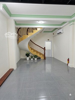 q5 cạnh trần hưng đạo giá 10 tỷ- 51m2 (3.9x13) 5 tầng đúc - dòng tiền 22tr/tháng