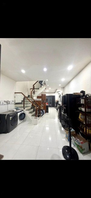 q05/0099
căn góc 2 mặt hẻm trung tâm quận 11i - ngang đẹp 4.2 m - sát mặt tiền