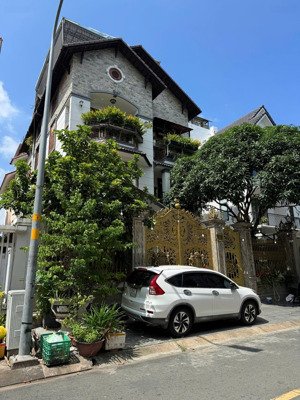 cần bán biệt thự him lam 6a - dt 12.5 x20m giá 35.5 tỷ có thang máy nhà đẹp. lh 