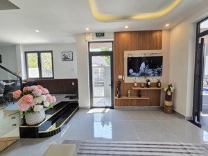villa sang trọng - bể bơi đẳng cấp - lô góc - 2 mặt tiền - gần biển mỹ khê - full nội thất