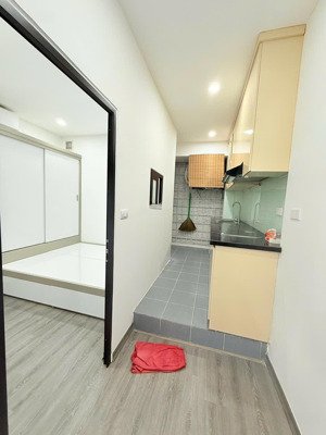 50m -t2 nhỉnh 3 tỷ- nhà đẹp - cạnh royalcity- mặt thoáng-full nội thất- sân chơi- về ở luôn.