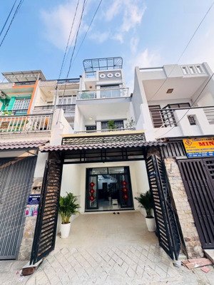 cần bán nhà cầu bên phân kề gò vấp - 73m - 4 phòng ngủ - đường oto