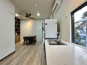 cho thuê căn hộ 1pn 50m2,tách bếp bancol,ngã 6 nguyễn tri phương q10,máy giặt sấy,xe hơi tận cửa