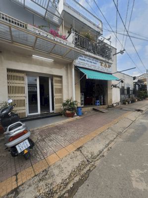 Mặt tiền đường DT 82 m2 nở hậu, Q9