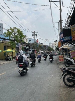 mặt tiền mã lò ngang 8m gần bv bình tân đang cho thuê chào 20. ty p. bình trị đông, b