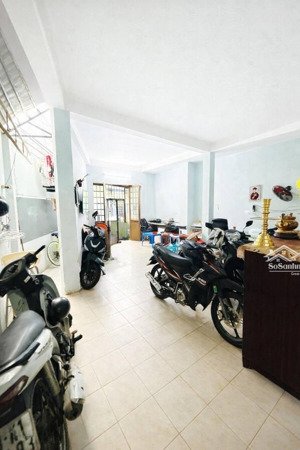 chỉ 10 tỷ, 74m x 3 tầng 9pn gần hàng xanh- điện biên phủ.