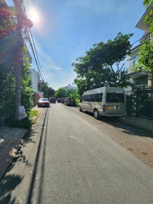 18 triệu cho thuê nhà mặt tiền kdc hồng long hiệp bình phước thủ đức sân xe hơi. diện tích 5x20m,