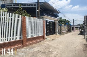 nhà đẹp-ngay trung tâm thị trấn long thành-cách amata 5 phút-dt: 231,8m²-100 thổ giá 6,2 tỷ