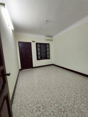 chính chủ cho thuê nhà phân lô trung yên, trung hòa. diện tích 50m2 x 4.5 tầng. giá chỉ 17tr