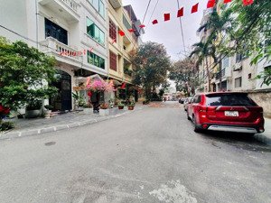 hàng hiếm văn cao - vị trí đẹp - hình thửa vuông đẹp - khu vực khai thác dòng tiền tôt.