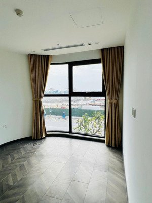 cho thuê căn góc 2pn 2wc the beverly(be3), view trực diện cv 36ha, kính cong toàn cảnh tại vinhomes