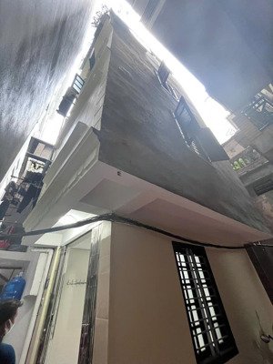 bán gấp nhà khâm thiên đống đa, 5 tầng, cách phố 1 nhà, sổ đỏ riêng, giá 4.5 tỷ