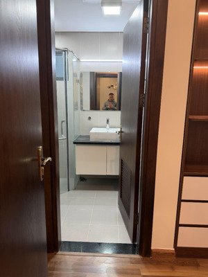 hn_em chính chủ cần bán căn hộ 2 phòng ngủ-2vs rông đầy đủ nội thất đẹp nhất khu đô thi goldmark