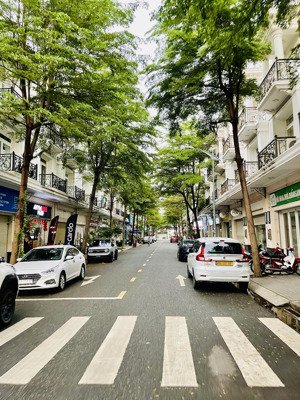 mặt bằng kinh doanh phan văn trị 80m², trệt trống suốt, có wc, xe tải tránh nhau 15 triệu