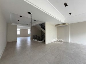 cho thuê shop sarimi mặt nguyễn cơ thạch, giá tốt nhất thị trường, 700m2 giá 175 triệu/tháng