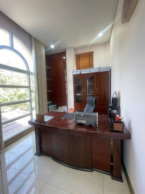 chuyển nơi ở cần bán nhà biệt thự có thang máy