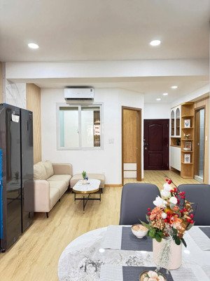 bán căn hộ ce4 hưng vượng 3 phú mỹ hưng 60m 2pn giá 4.8 tỷ